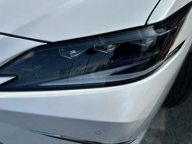 Used 2024 Lexus ES 300h Ultra Luxury w/ Accessory Package (Z2) image 9