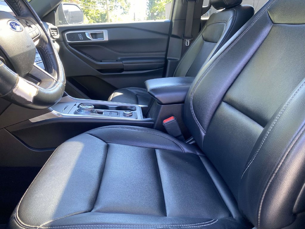 Certified 2020 Ford Explorer XLT w/ Equipment Group 202A AWD/4WD image 16