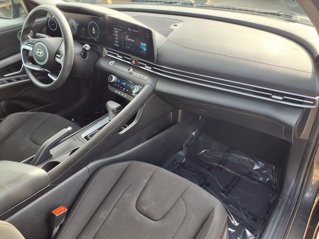 Used 2024 Hyundai Elantra SEL image 28