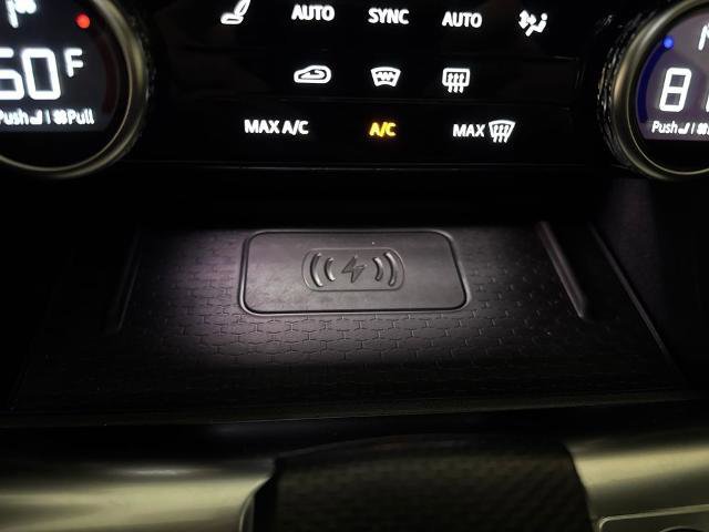 Used 2023 Jaguar F-PACE SVR image 23