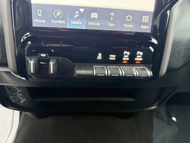 Used 2024 RAM 2500 Big Horn w/ Towing Technology Group AWD/4WD image 26