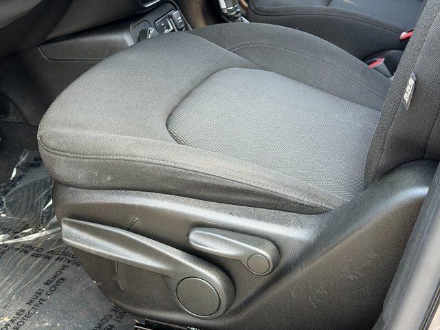 Used 2017 Jeep Renegade Latitude AWD/4WD image 34