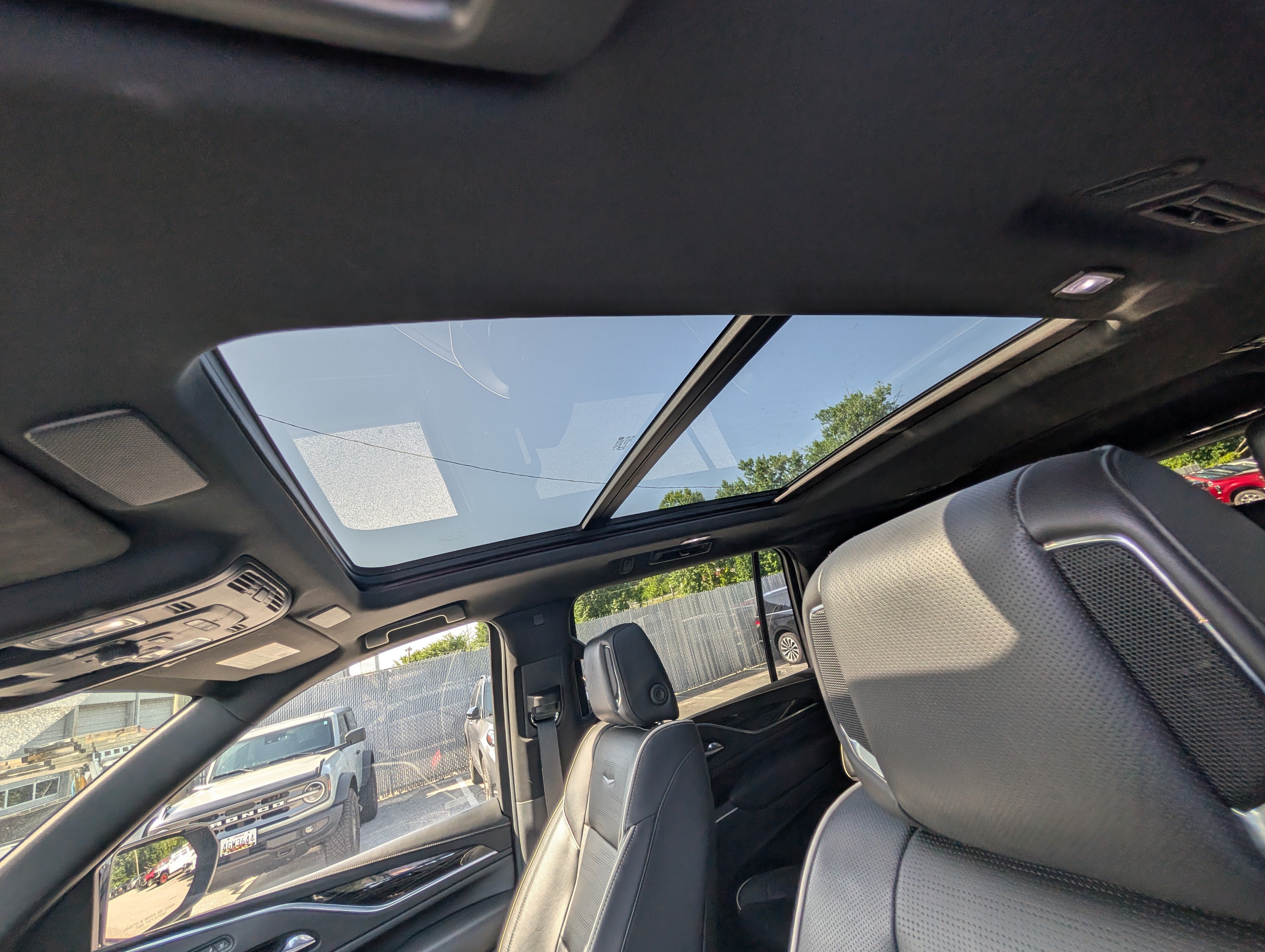 Used 2022 Cadillac Escalade ESV Sport AWD/4WD image 24