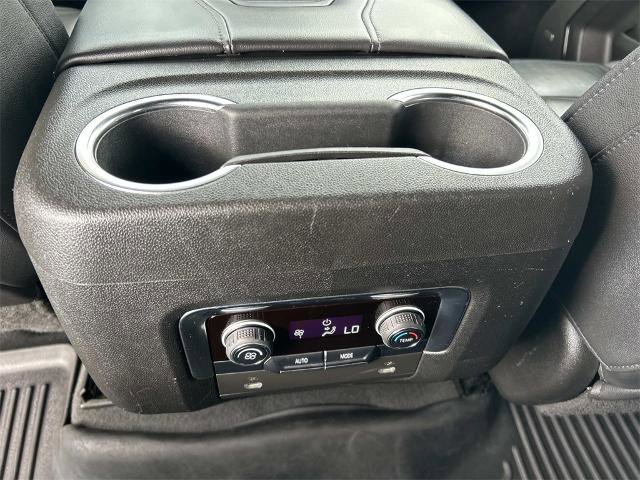 Used 2022 Chevrolet Suburban Z71 image 17