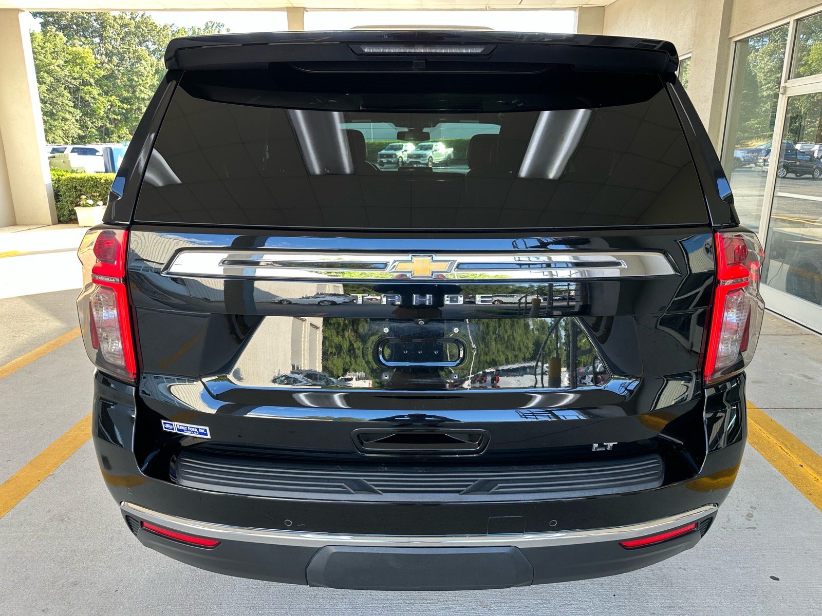 Used 2022 Chevrolet Tahoe LT w/ Luxury Package RWD image 10