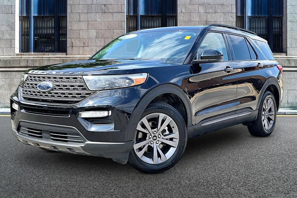 Certified 2022 Ford Explorer XLT w/ Equipment Group 202A AWD/4WD image 2