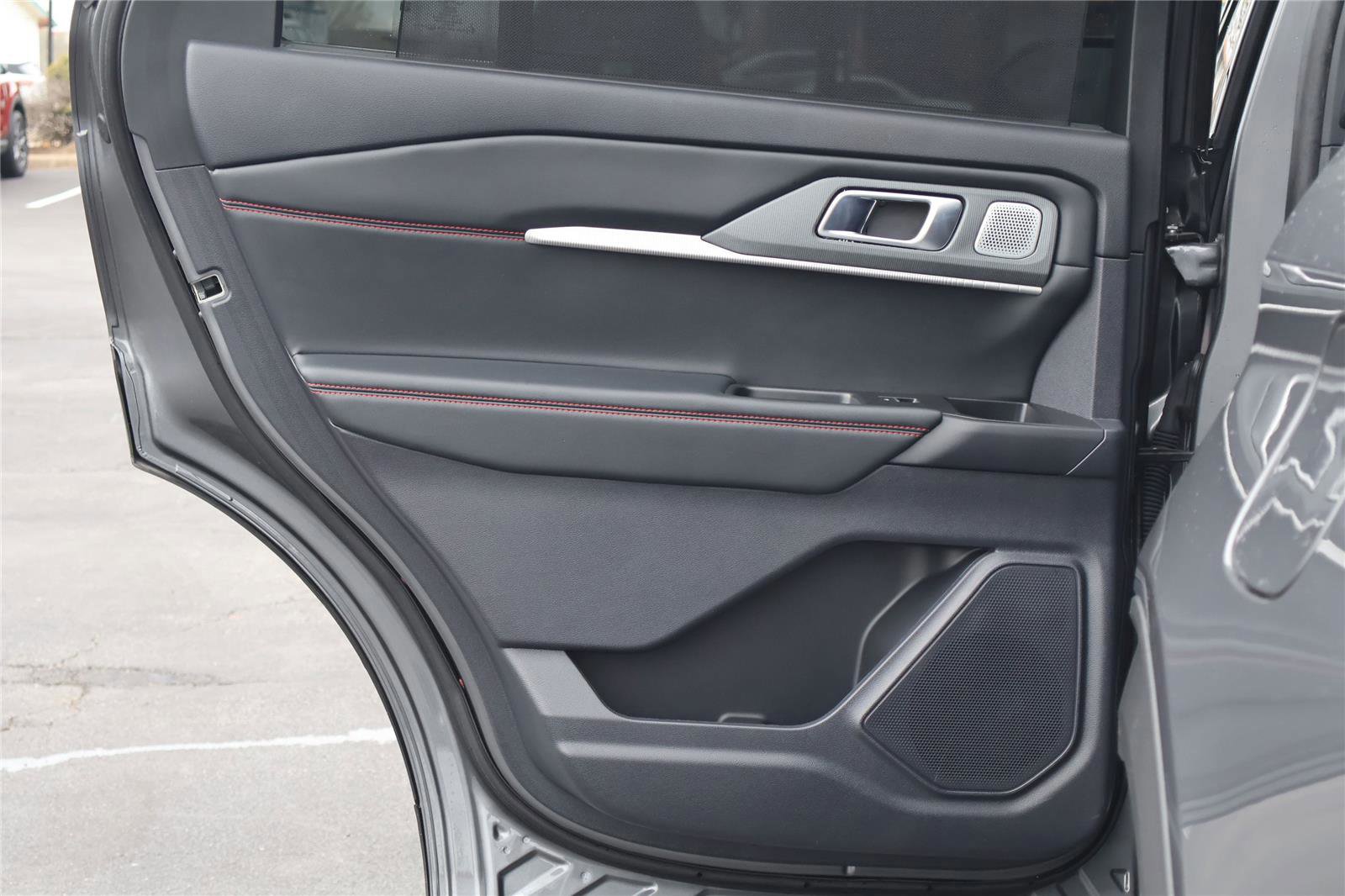 Certified 2025 Ford Explorer ST image 28