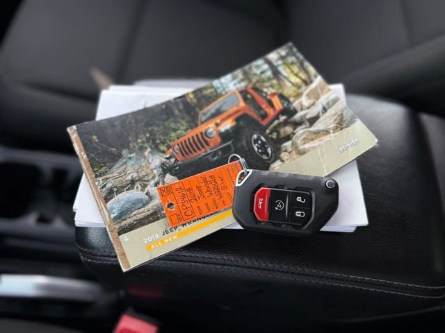 Used 2018 Jeep Wrangler Unlimited Sahara w/ Dual Top Group AWD/4WD image 5