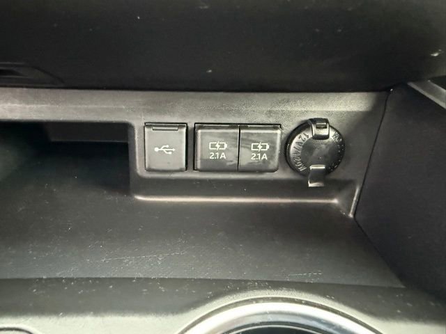 Used 2020 Toyota Highlander XLE image 32