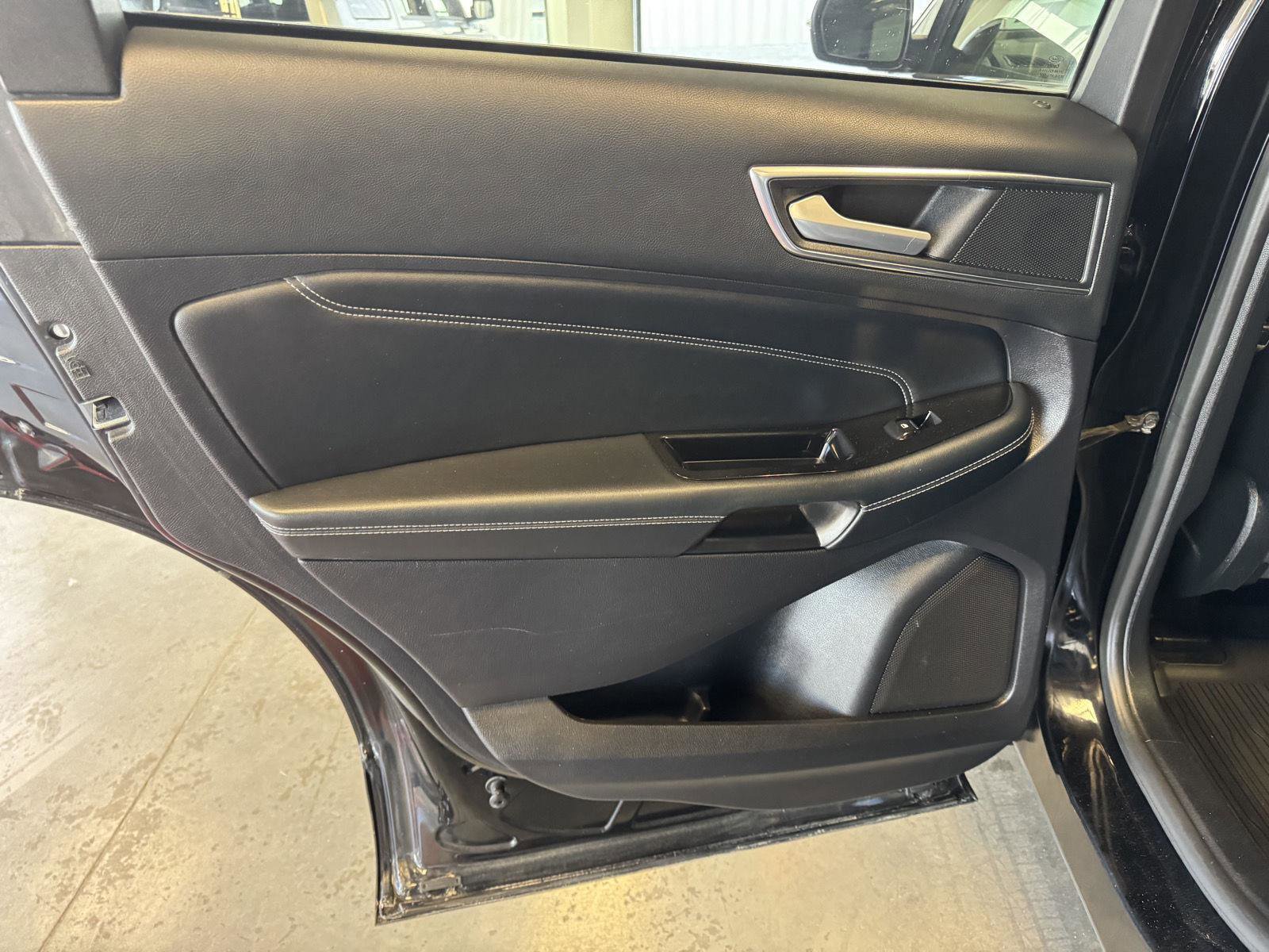 Certified 2017 Ford Edge Titanium w/ Equipment Group 301A image 31