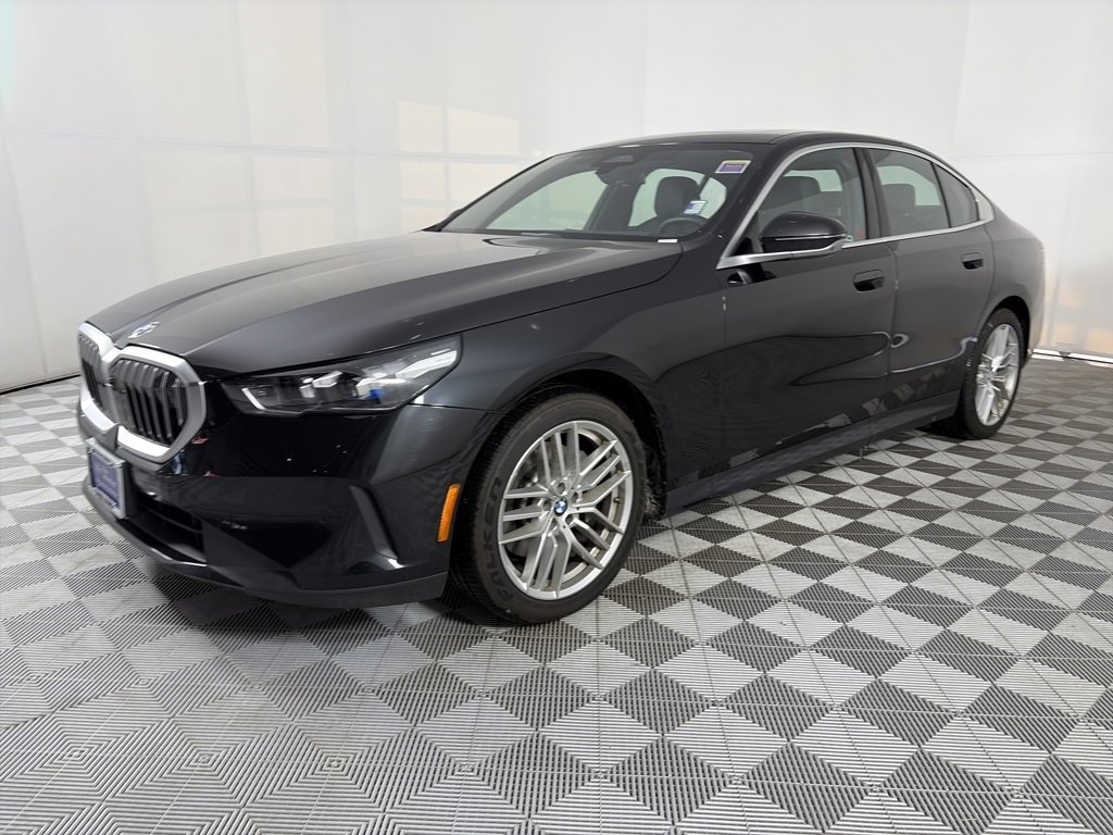Used 2024 BMW 530i xDrive image 3