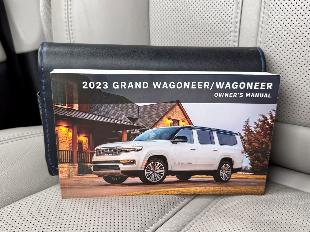 Used 2023 Jeep Wagoneer L Series III w/ Premium Group I image 8