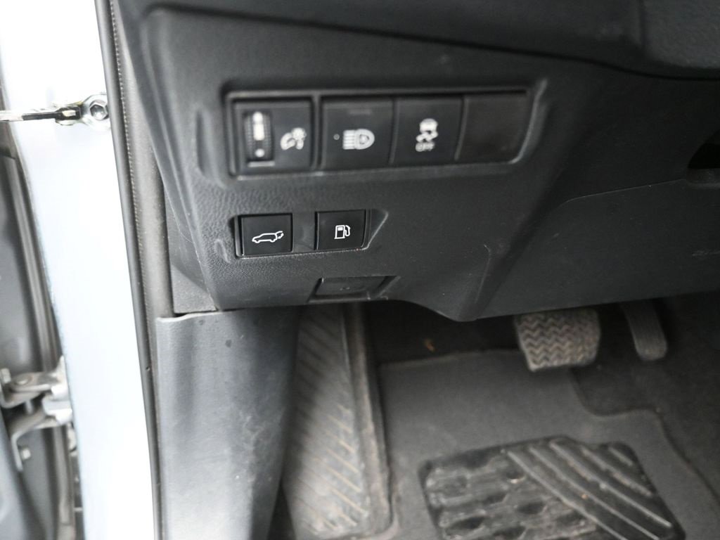 Used 2023 Toyota Corolla Cross XSE w/ Convenience Package image 13