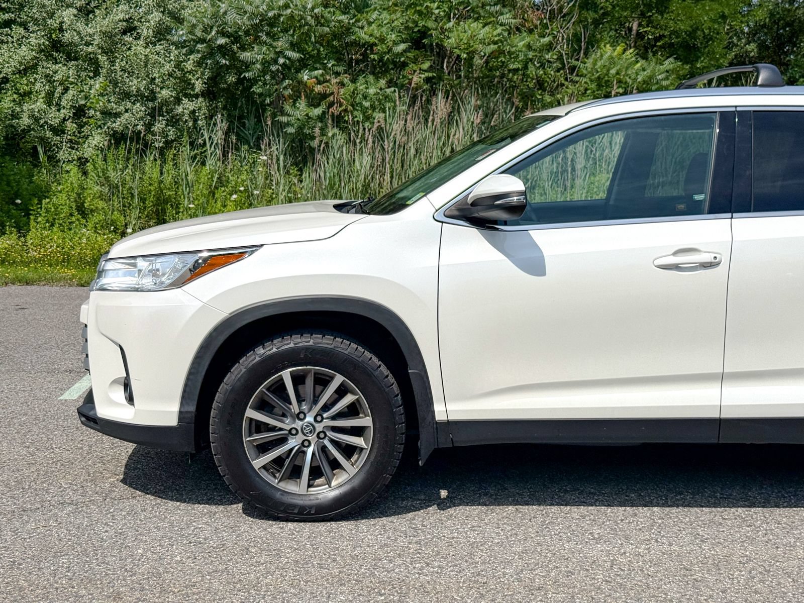 Used 2019 Toyota Highlander XLE AWD/4WD image 9