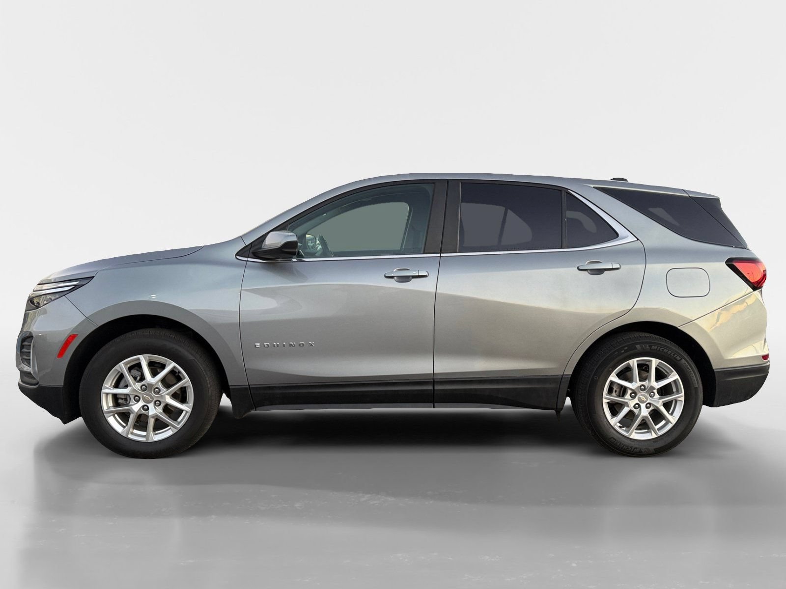 Used 2024 Chevrolet Equinox LT FWD image 2