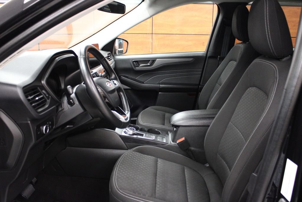 Certified 2024 Ford Escape Active w/ Cold Weather Package FWD image 17