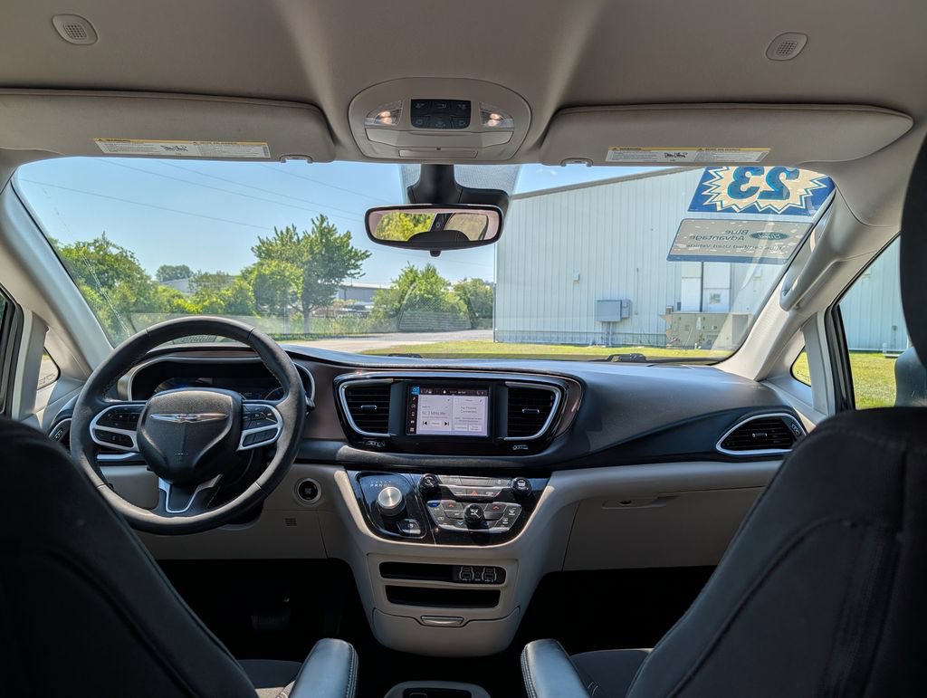 Used 2023 Chrysler Voyager LX FWD image 6