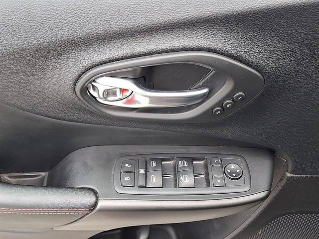 Used 2020 Jeep Cherokee Trailhawk AWD/4WD image 39