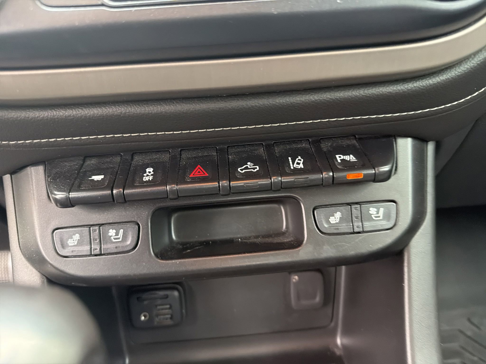 Used 2022 GMC Canyon Denali AWD/4WD image 9