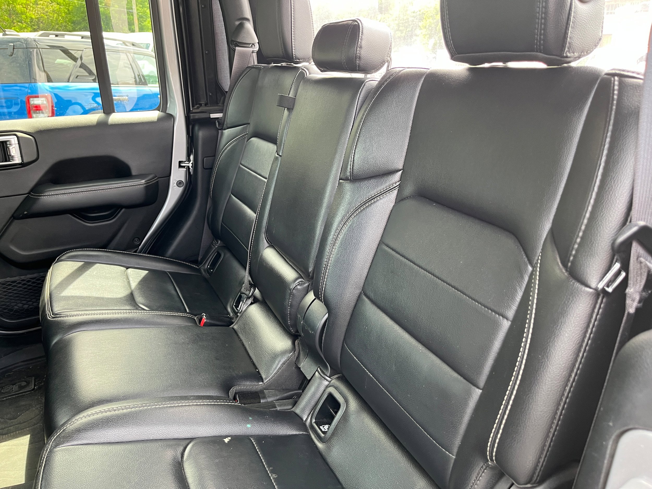 Used 2020 Jeep Gladiator Overland AWD/4WD image 13