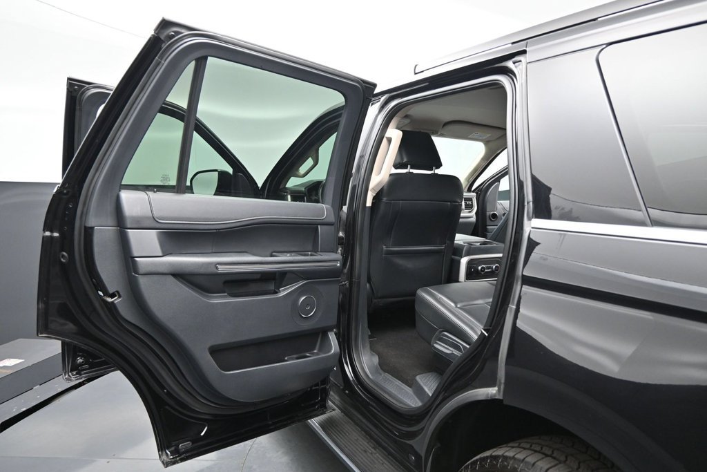 Certified 2022 Ford Expedition XLT RWD image 18