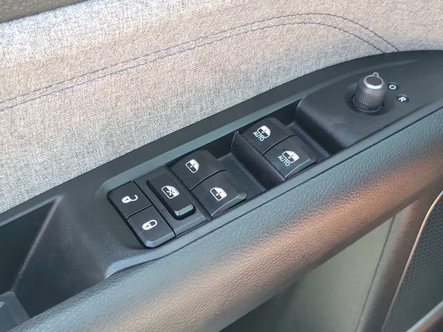 Used 2024 Jeep Compass Latitude AWD/4WD image 12