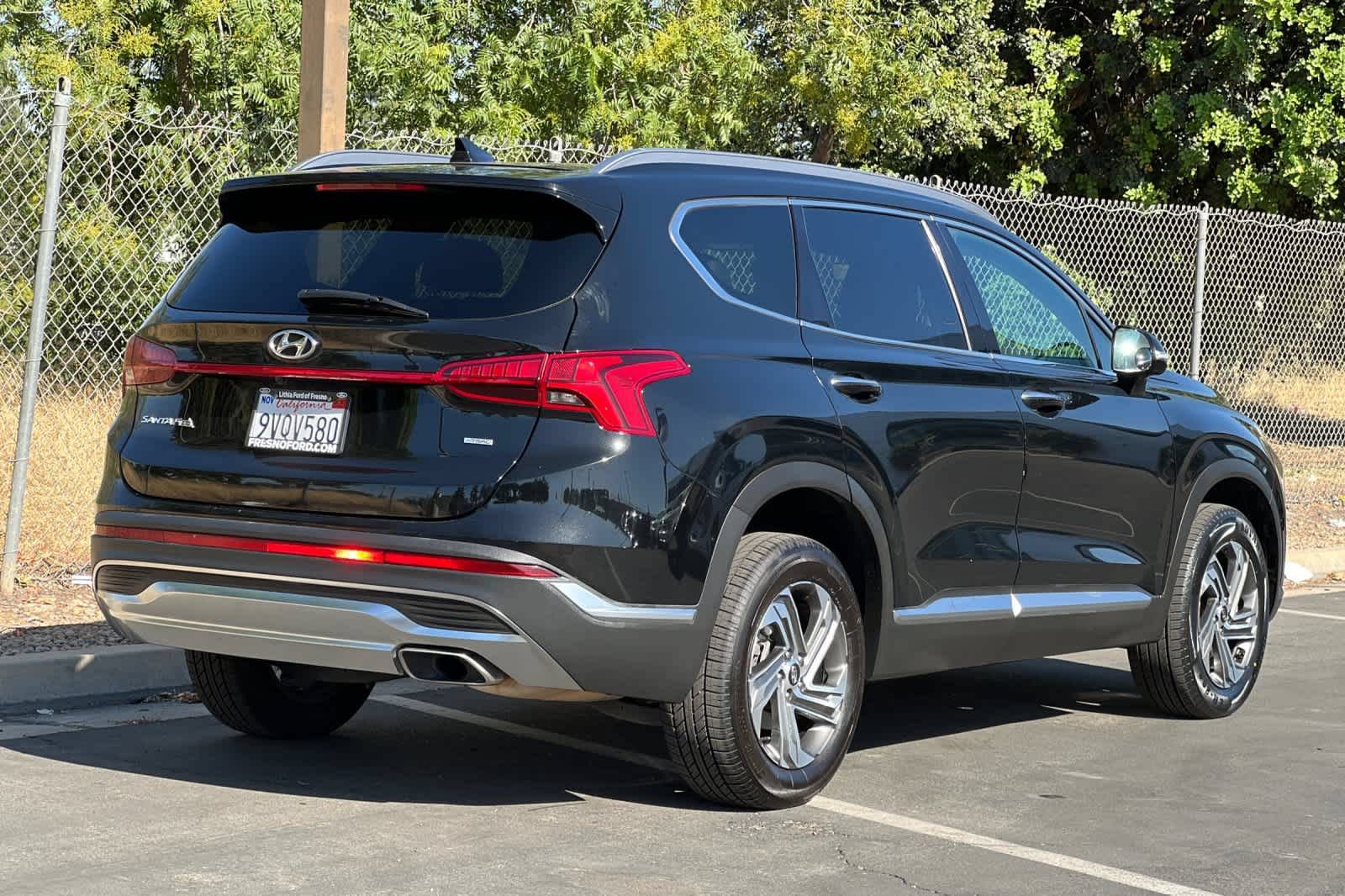 Used 2023 Hyundai Santa Fe SEL w/ Premium Package AWD/4WD image 2