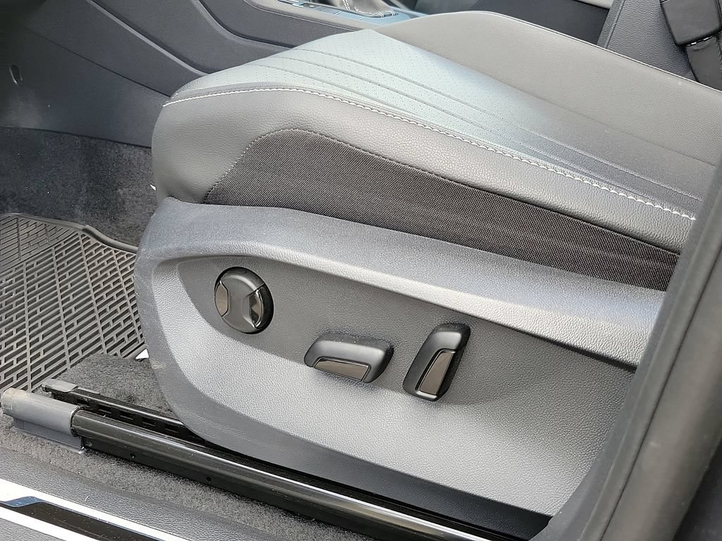 Used 2024 Volkswagen Tiguan SE R-Line w/ MDO Package, Three-Row FWD image 12