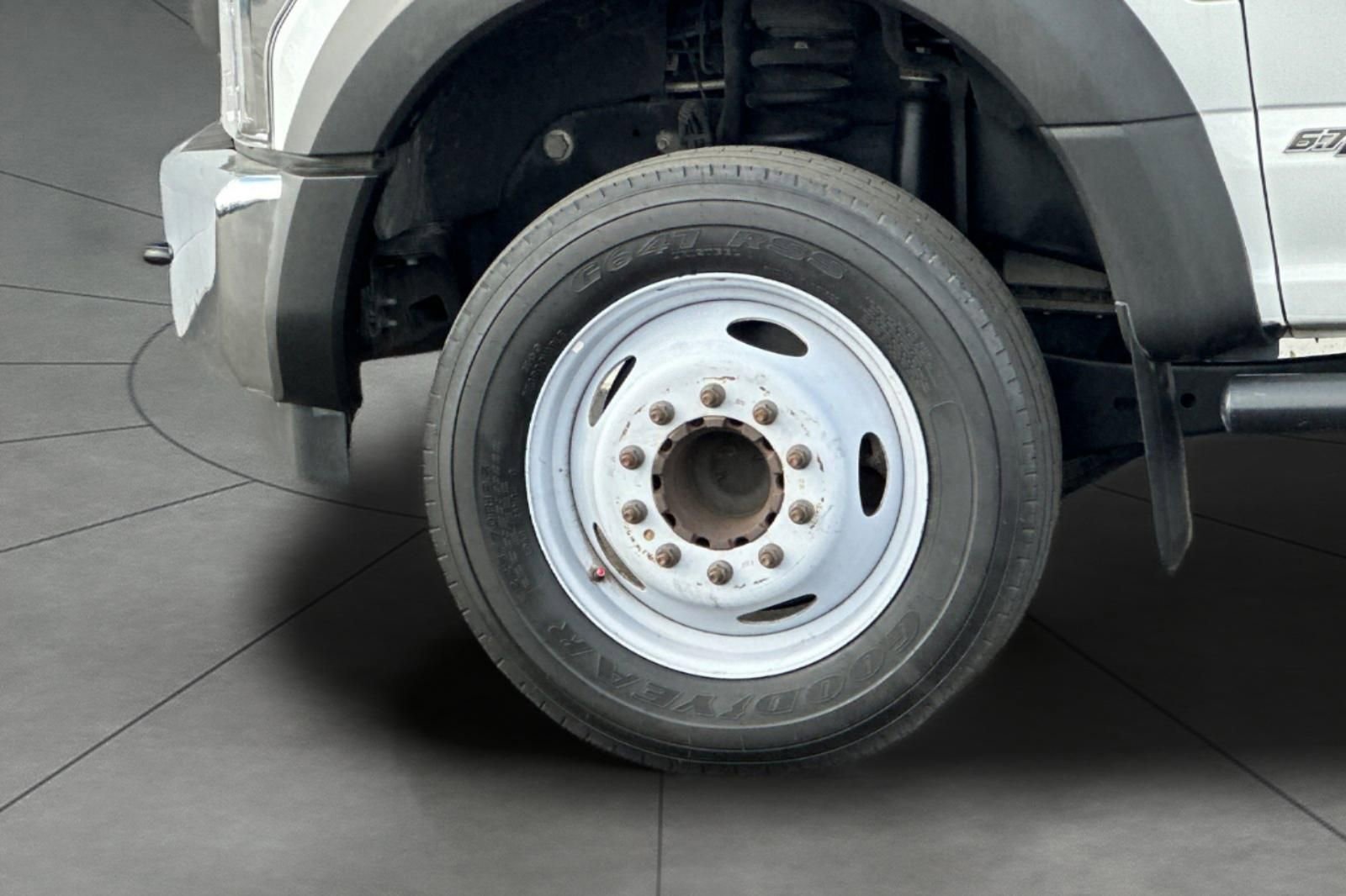 Certified 2019 Ford F550 2WD Regular Cab Super Duty image 24