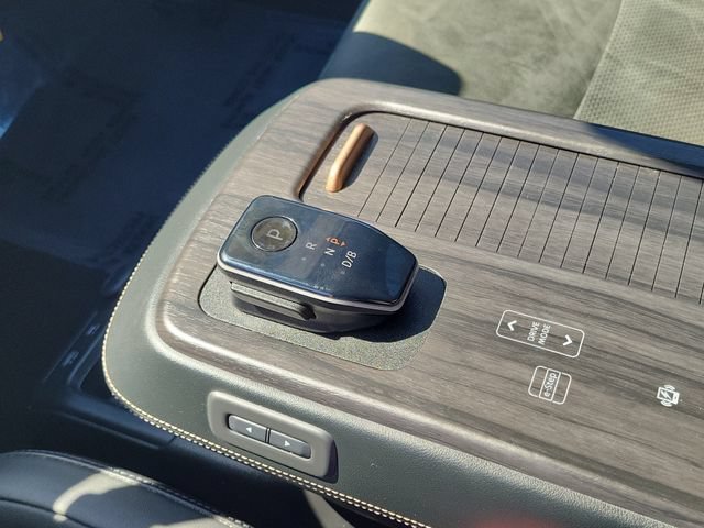 Used 2025 Nissan Ariya AWD image 12