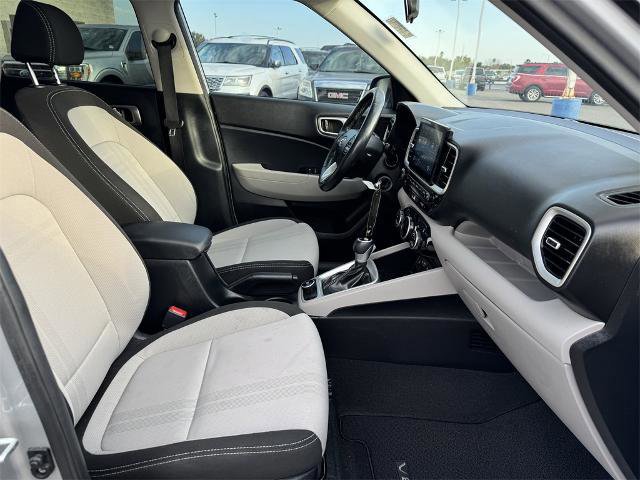 Used 2022 Hyundai Venue SEL w/ Cargo Package image 18