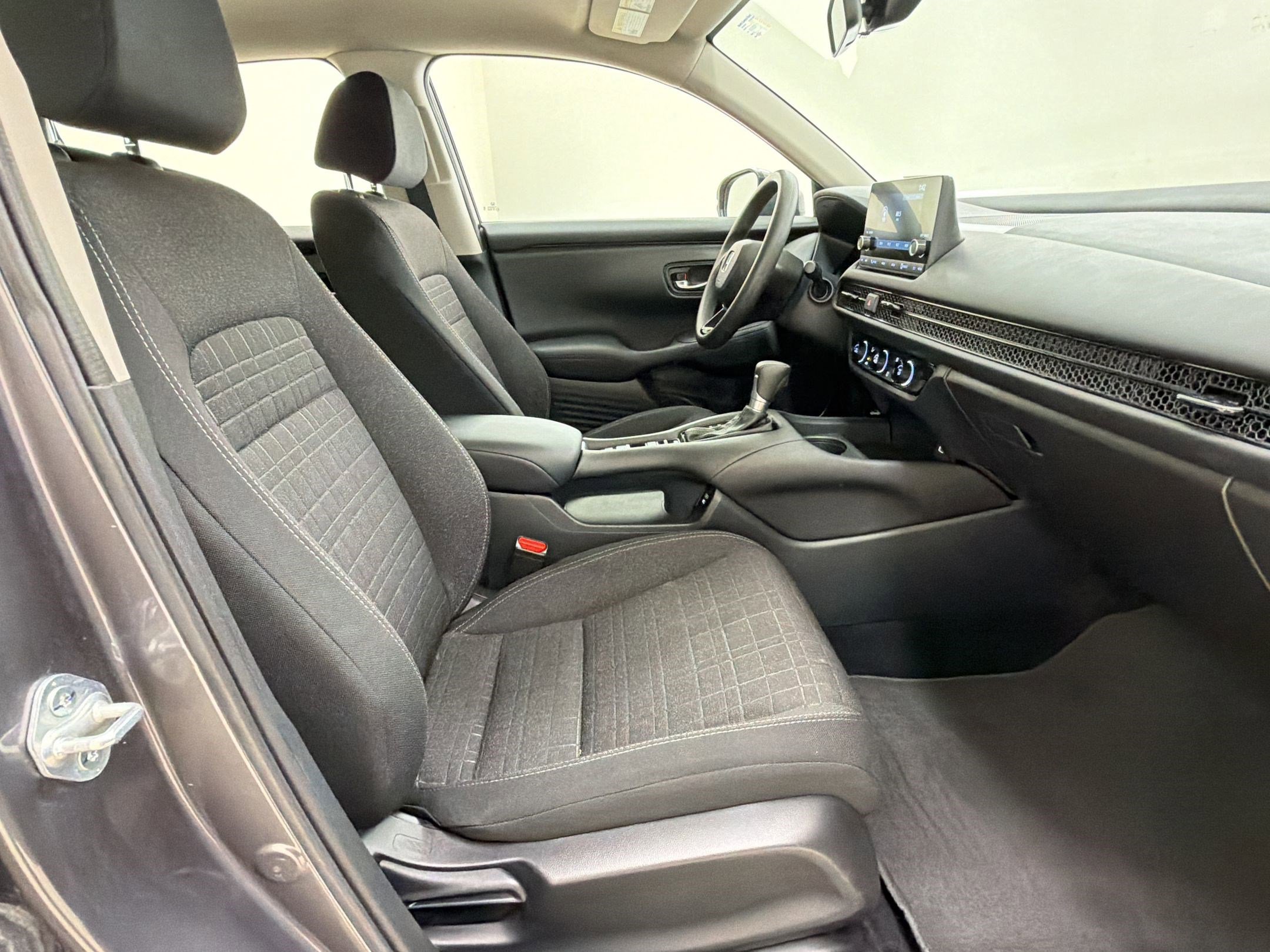 Used 2025 Honda HR-V LX image 29