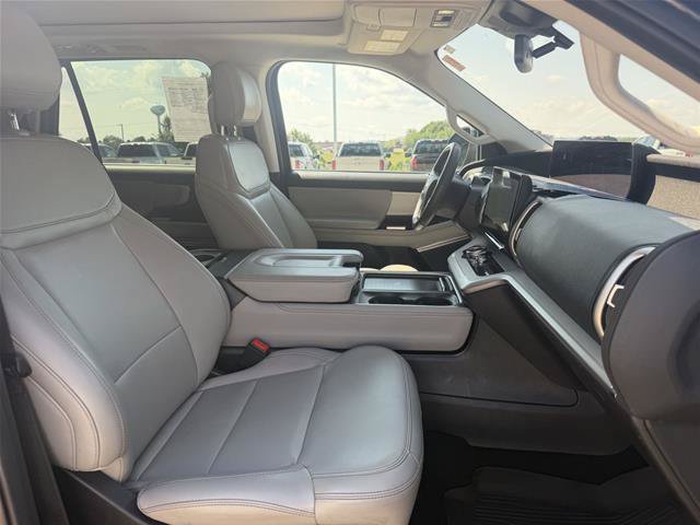 Certified 2025 Ford Expedition Active AWD/4WD image 33