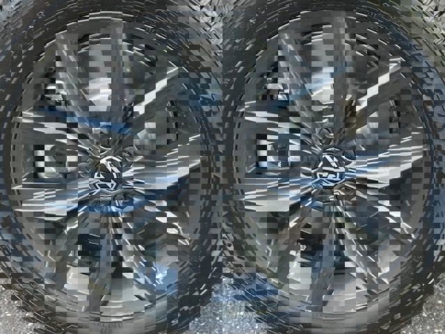 Used 2024 Volkswagen Tiguan SE w/ Panoramic Sunroof Package image 15