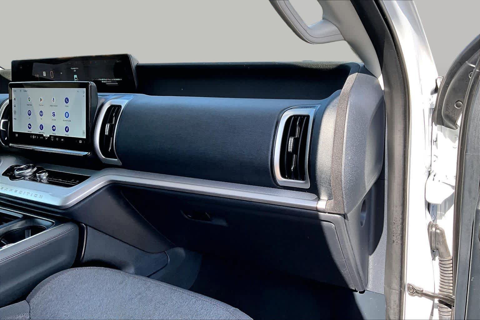 Certified 2025 Ford Expedition Active RWD image 19