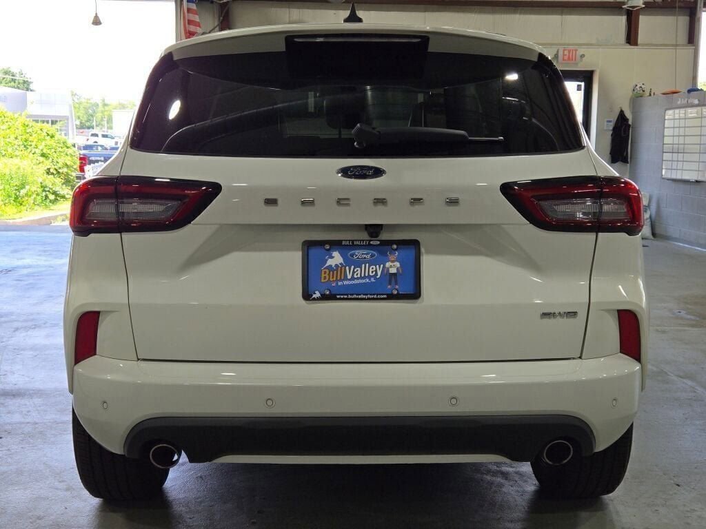 Certified 2023 Ford Escape ST-Line Elite image 3