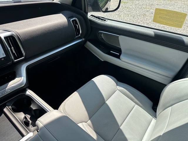 Certified 2025 Ford Expedition Platinum w/ Driver's Package AWD/4WD image 27