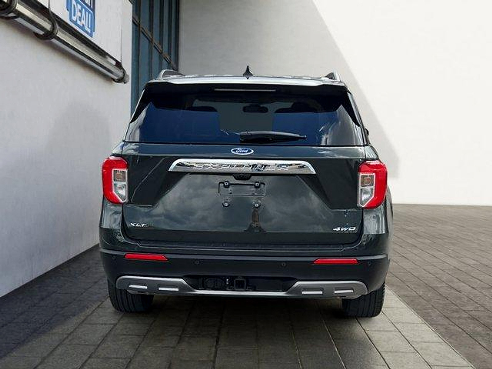 Certified 2024 Ford Explorer XLT w/ Equipment Group 202A AWD/4WD image 4