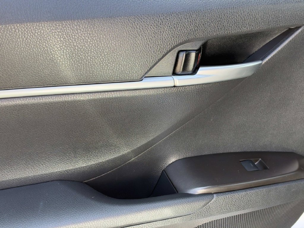 Used 2021 Toyota Camry LE FWD image 19