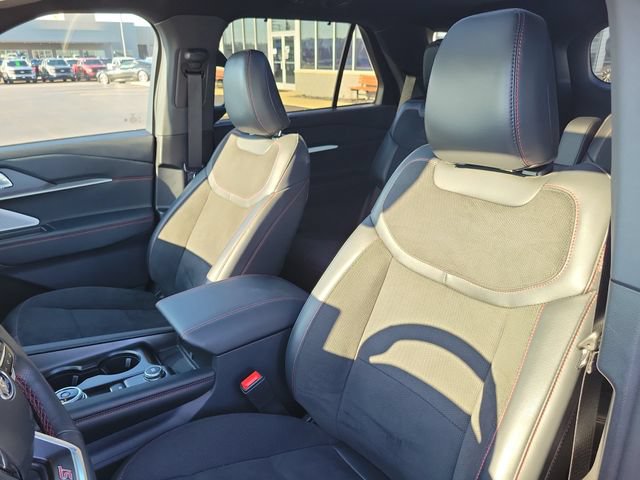 Certified 2025 Ford Explorer ST AWD/4WD image 4