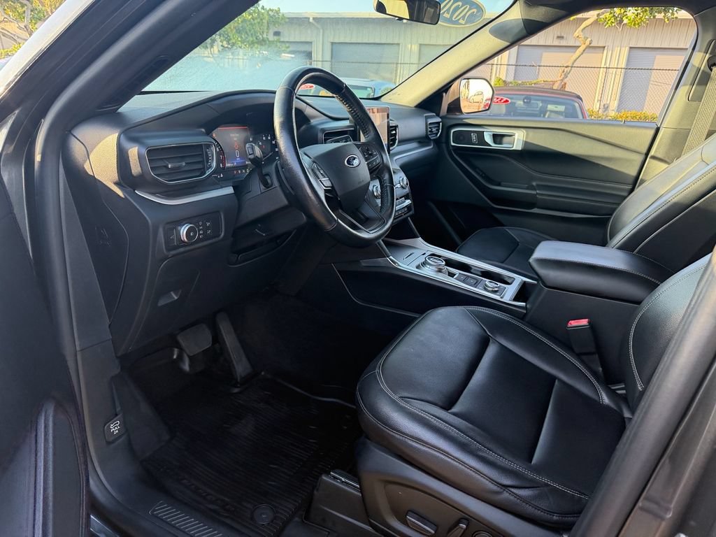 Certified 2020 Ford Explorer XLT w/ Equipment Group 202A AWD/4WD image 11