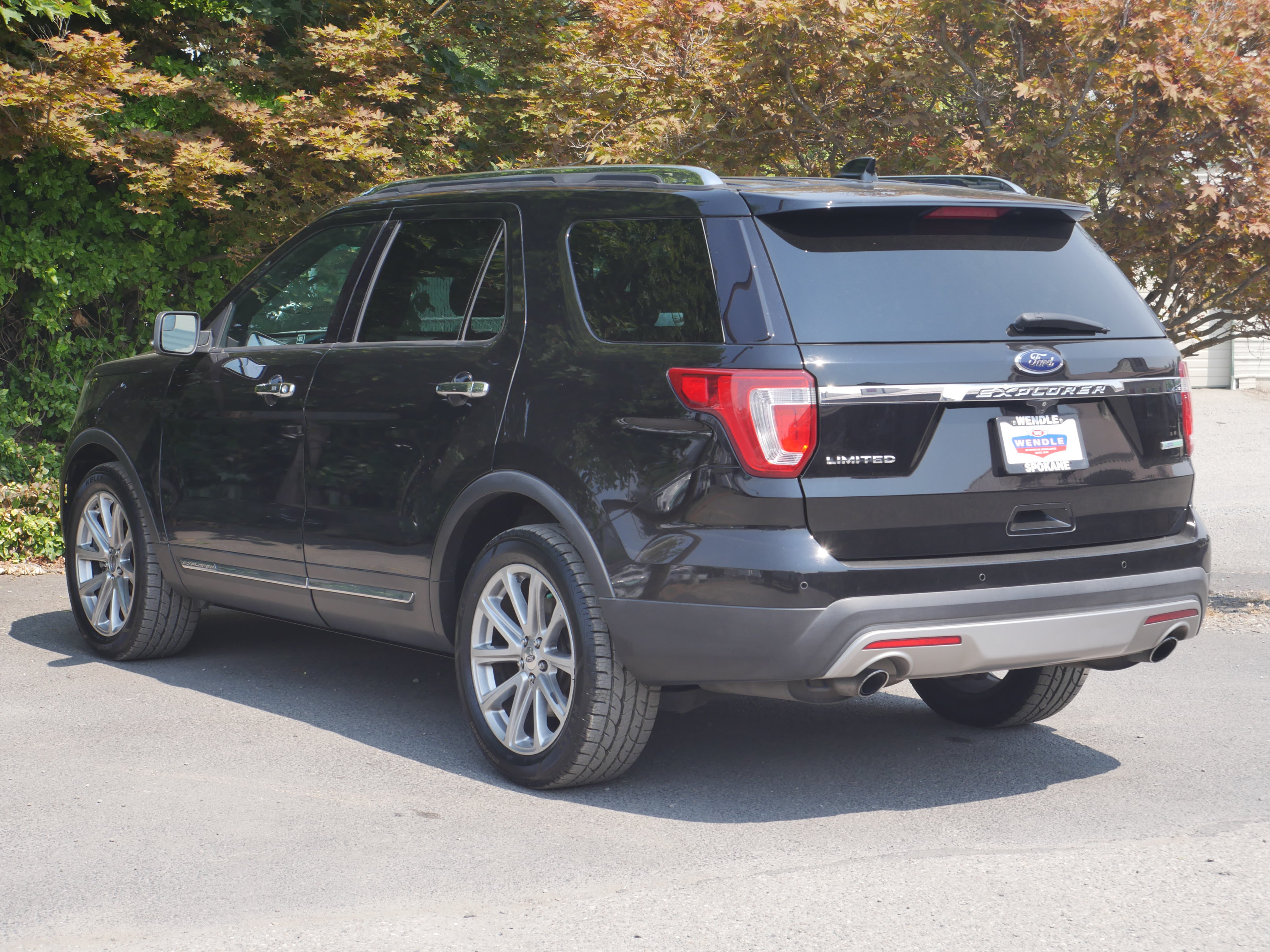 Certified 2017 Ford Explorer Limited FWD image 15