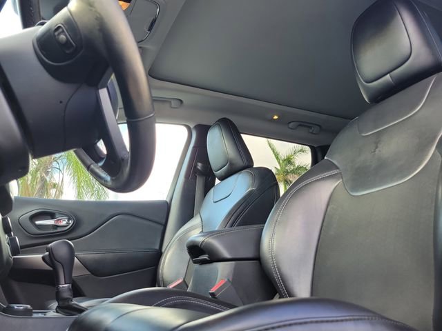 Used 2019 Jeep Cherokee Latitude Plus w/ Comfort/Convenience Group AWD/4WD image 18