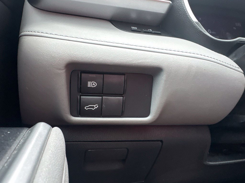 Used 2021 Toyota Highlander XLE AWD/4WD image 27