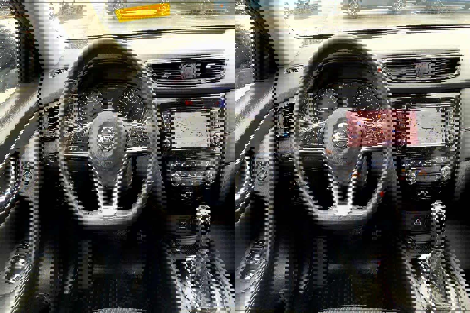 Used 2019 Nissan Rogue SV w/ Premium Package image 8