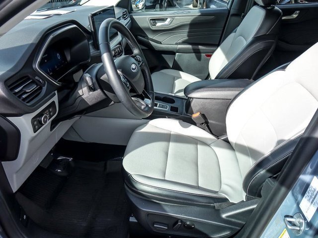 Certified 2025 Ford Escape Platinum w/ Class II Trailer Tow Package AWD/4WD image 13