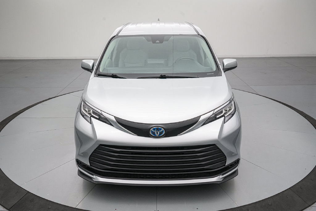 Used 2023 Toyota Sienna LE FWD image 9