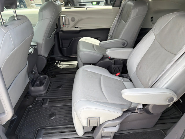 Used 2021 Toyota Sienna Limited FWD image 21