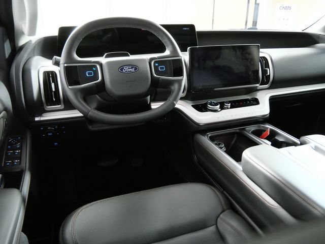 Certified 2025 Ford Expedition Active AWD/4WD image 4