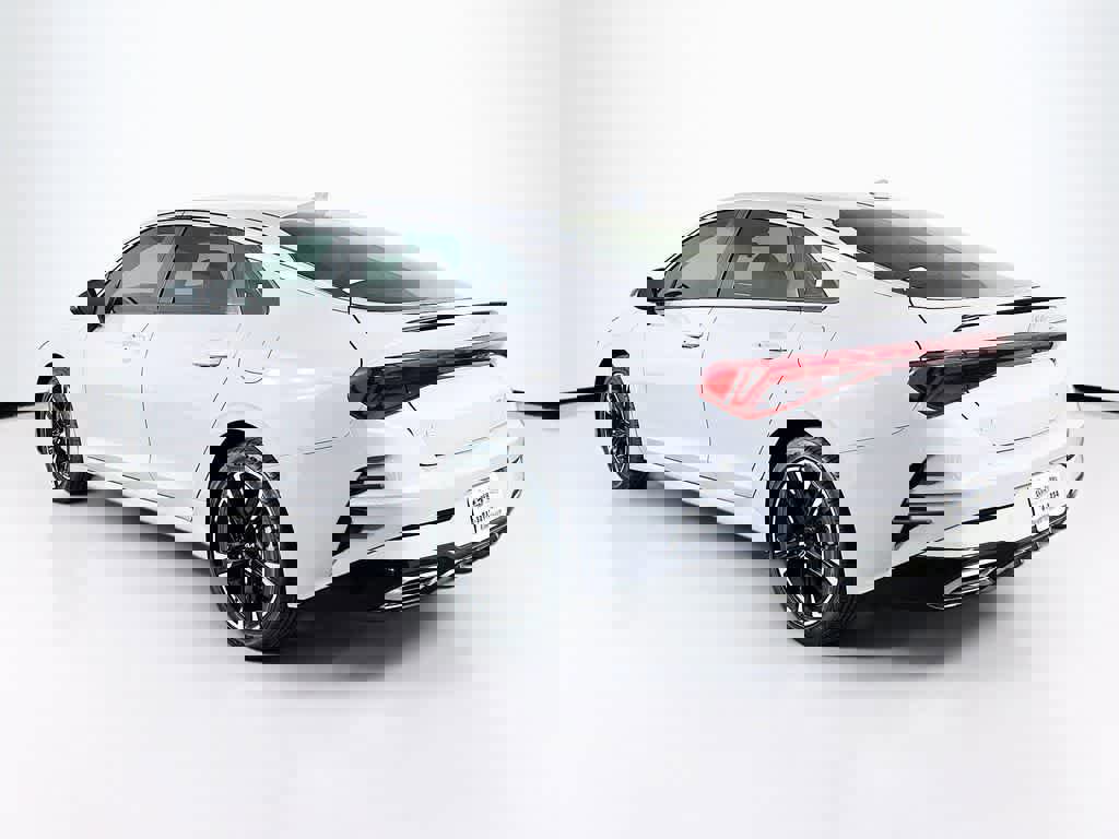 Used 2024 Kia K5 GT-Line w/ GT-Line Premium Package image 3